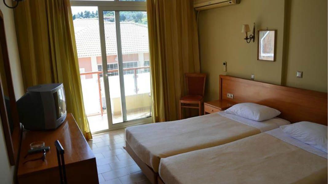 Bar og værelse på Hotel Neda, Grækenland